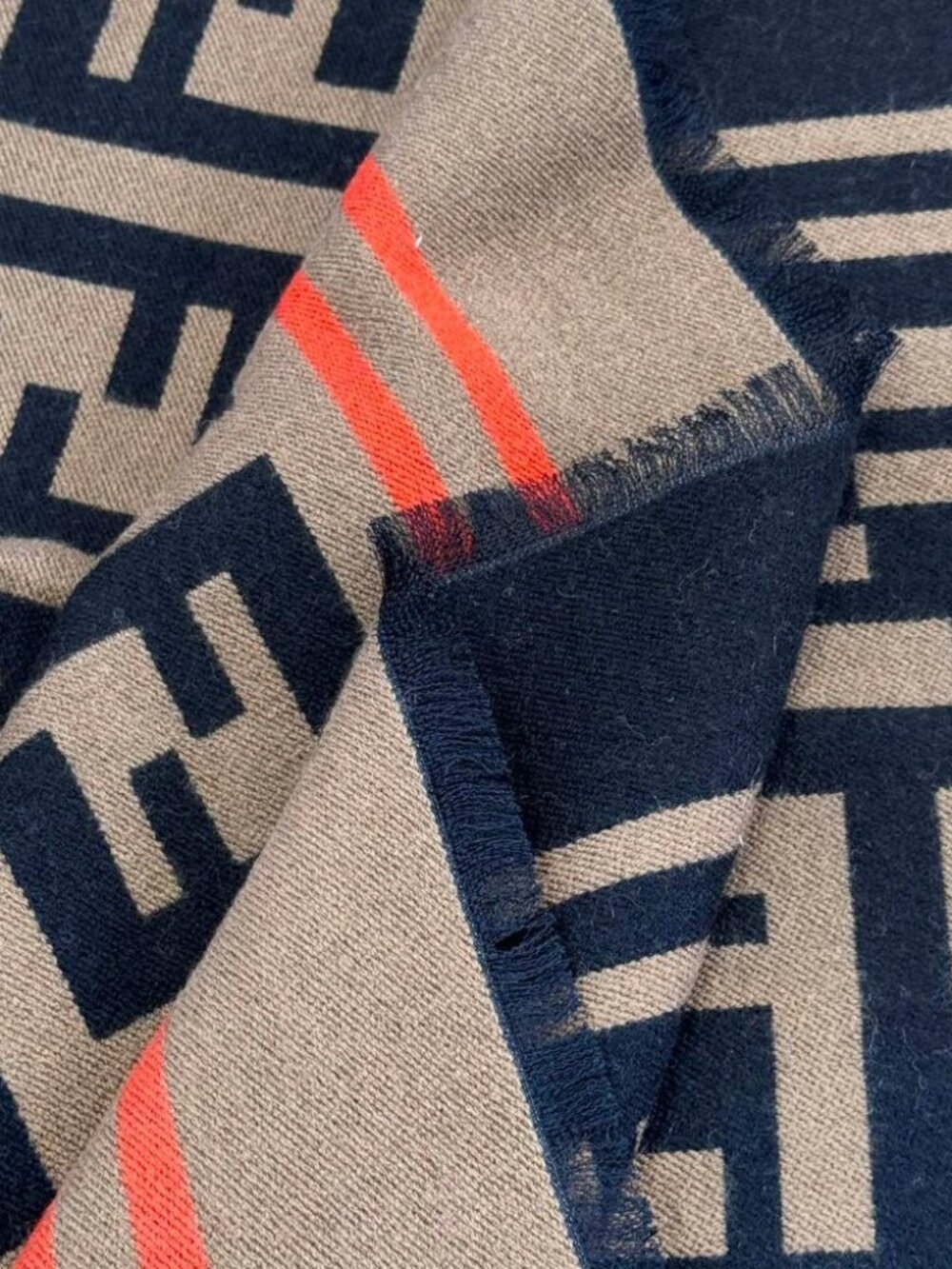 New w/ 💞 FENDI Roma Fall 2024 Reversible Shawl Brushed Poncho Scarf Wrap - Picture 6 of 8